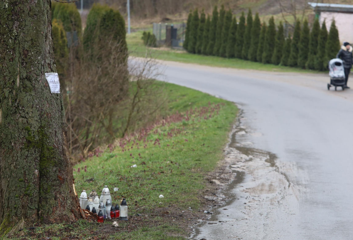 Budwity. Tragiczny wypadek. Arkadiusz zginął przez głupi zakład. Tego samego dnia zmarła jego teściowa. Z samochodu wyrwało kierownicę