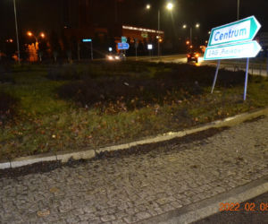 21-latka nie zmieściła się na rondzie w Tarnowie. Rozbili szybę, żeby ją obudzić