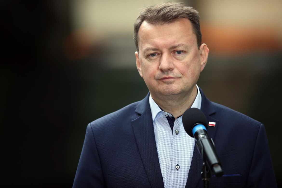 Biuro ministra Błaszczaka zdewastowane. Atak kamieniami w Legionowie