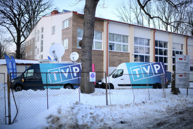 Roxie Węgiel z gołym brzuchem śpiewa dla najmłodszych