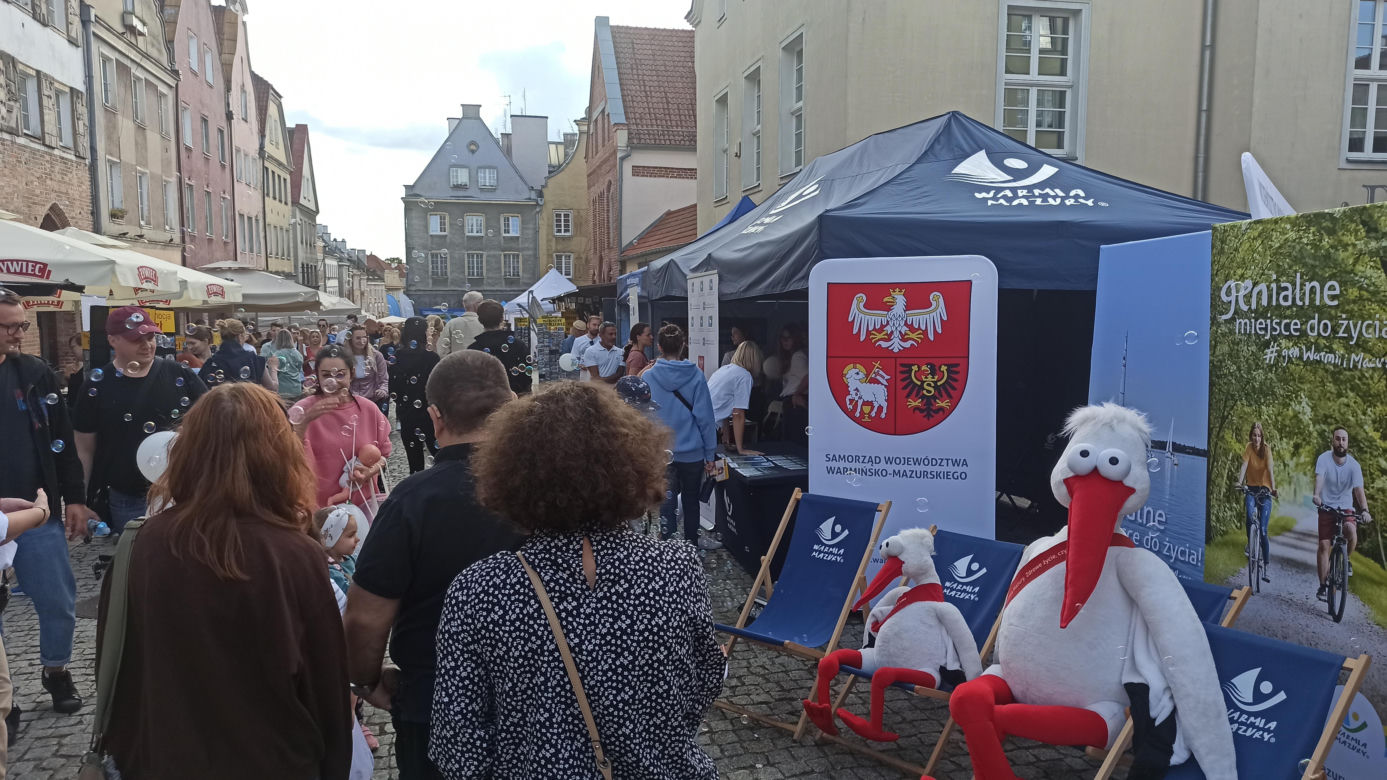 Tłumy na Starym Mieście w Olsztynie. Mieszkańcy świętowali 25-lecie samorządu Warmii i Mazur [ZDJĘCIA]