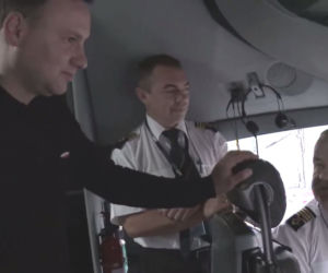 Prezydent Duda w kabinie pilotów