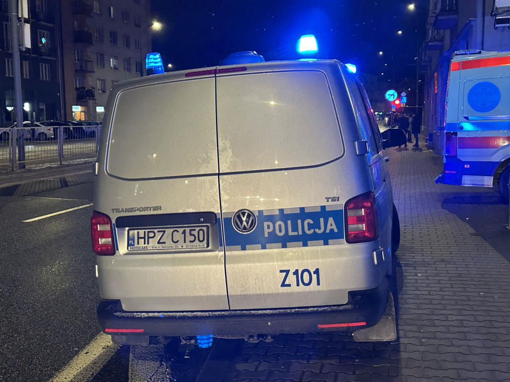 Spadł z drabiny i zginął. Tragiczny wypadek w pubie w Warszawie. Nie żyje 46-letni mężczyzna