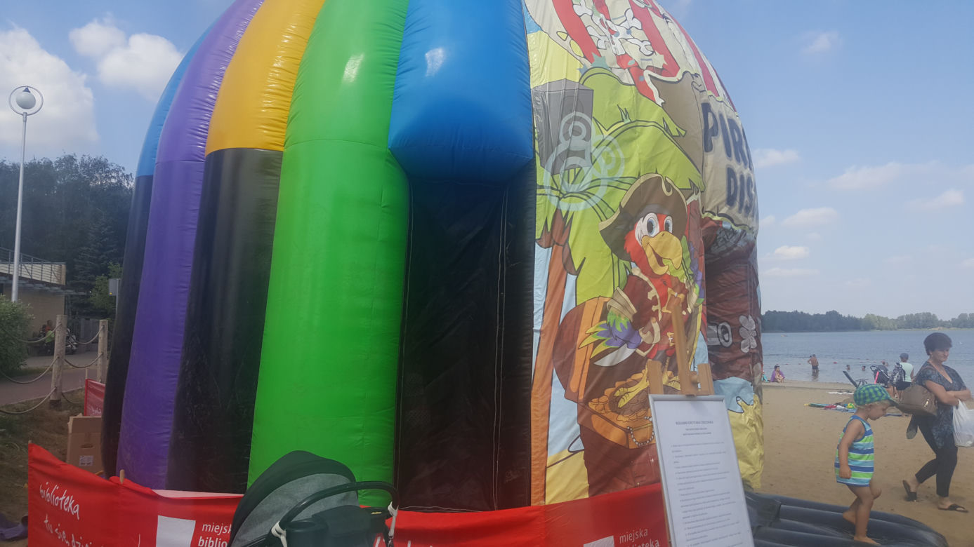 Biblioteka przy plaży w Dąbrowie Górniczej