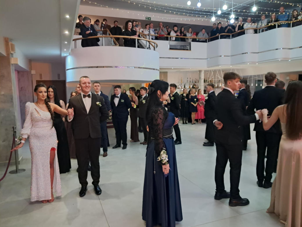 Studniówka 2026 maturzystów ZSTM w Skarżysku-Kamiennej