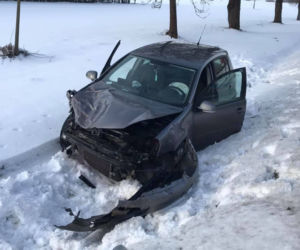 Lewonie. Volskwagen wjechał w toyotę. Dwie osoby ranne [ZDJĘCIA]