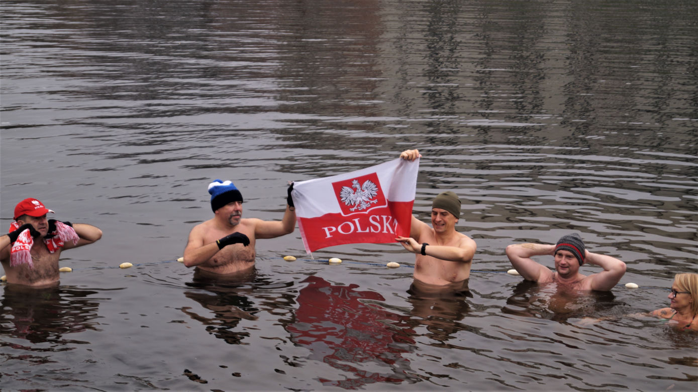Bydgoskie morsy wskoczyły do Brdy! Za nami inauguracja sezonu na Wyspie Młyńskiej 