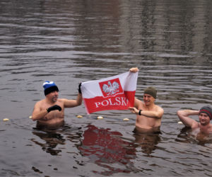 Bydgoskie morsy wskoczyły do Brdy! Za nami inauguracja sezonu na Wyspie Młyńskiej 