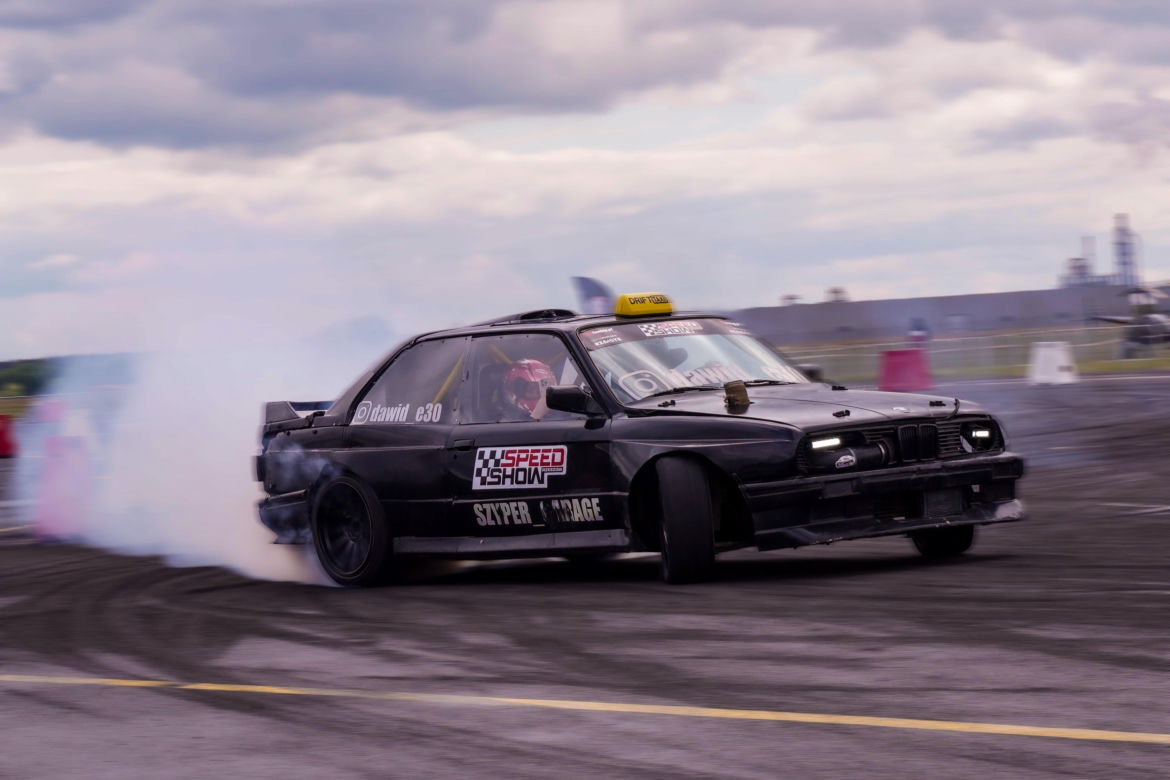 SkillZone Festiwal - motoryzacyjne emocje na lotnisku w Mielcu