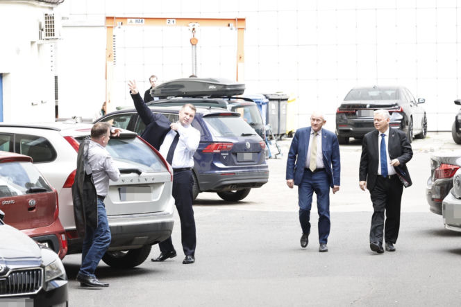 Kaczyński prosi o pieniądze