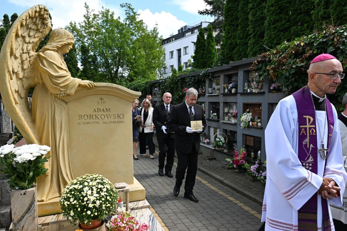   Pogrzeb Anatola Czaplickiego. Arcybiskup Galbas: pamięć o tym koszmarze długo nie przeminie