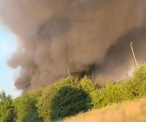 Potężny pożar pod Warszawą! Płonie składowisko odpadów, na miejscu chemicy