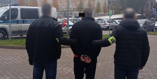 Chcieli obciąć mu palec i przypalać palnikiem! Torturowany 37-latek wyskoczył przez okno