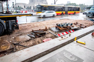 Uciążliwy remont w centrum zbliża się do finału, ale tramwaje mostem Poniatowskiego nie pojadą! 