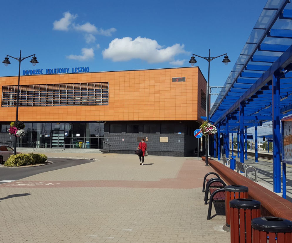 Interwencja policji w pociagu intercity w Lesznie. Do pasażerki bez maseczki 