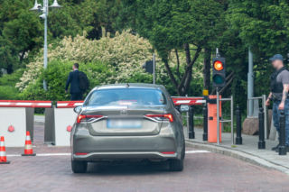 Poseł PiS przejechał 10 km po karmę dla kota