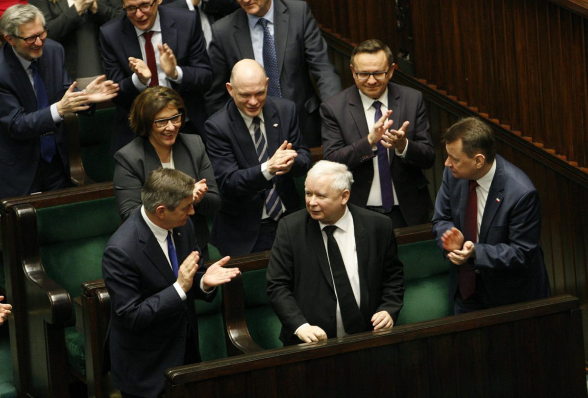 Prezes PiS krytykuje zarobki aniołków Glapińskiego