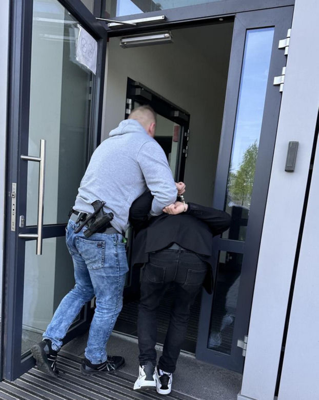 Gdańsk. Dla żartu powiedzieli w banku, że to napad. Odpowiedzą jak prawdziwi przestępcy [ZDJĘCIA]. 