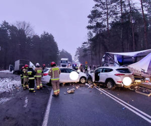 Karambol na DK 10! Trasa Bydgoszcz - Toruń jest całkowicie zablokowana [ZDJĘCIA] 