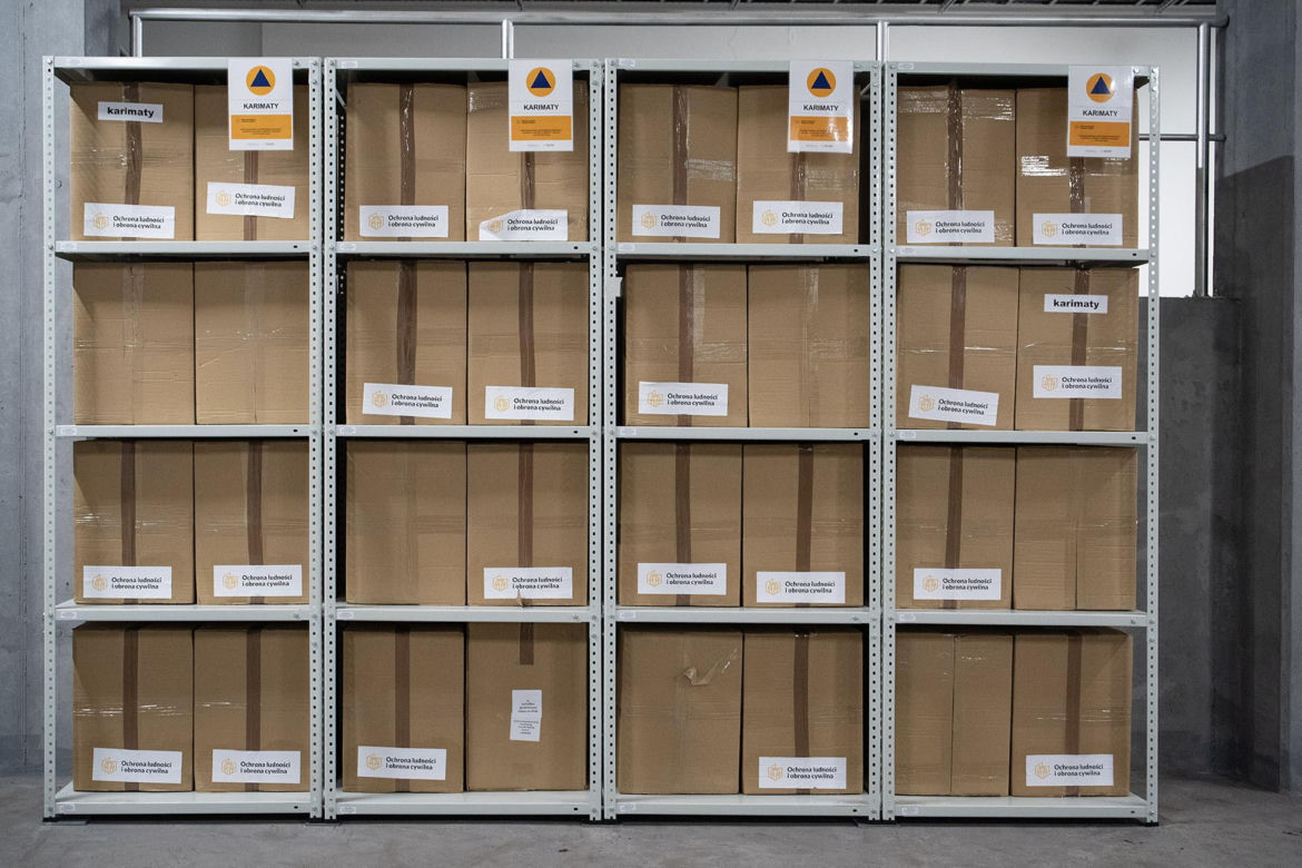 Schron powstaje w metrze. Tysiące łóżek, koców i śpiworów!