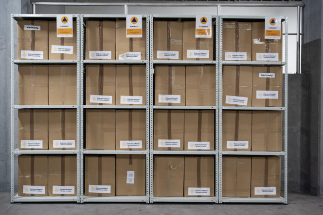 Schron powstaje w metrze. Tysiące łóżek, koców i śpiworów!