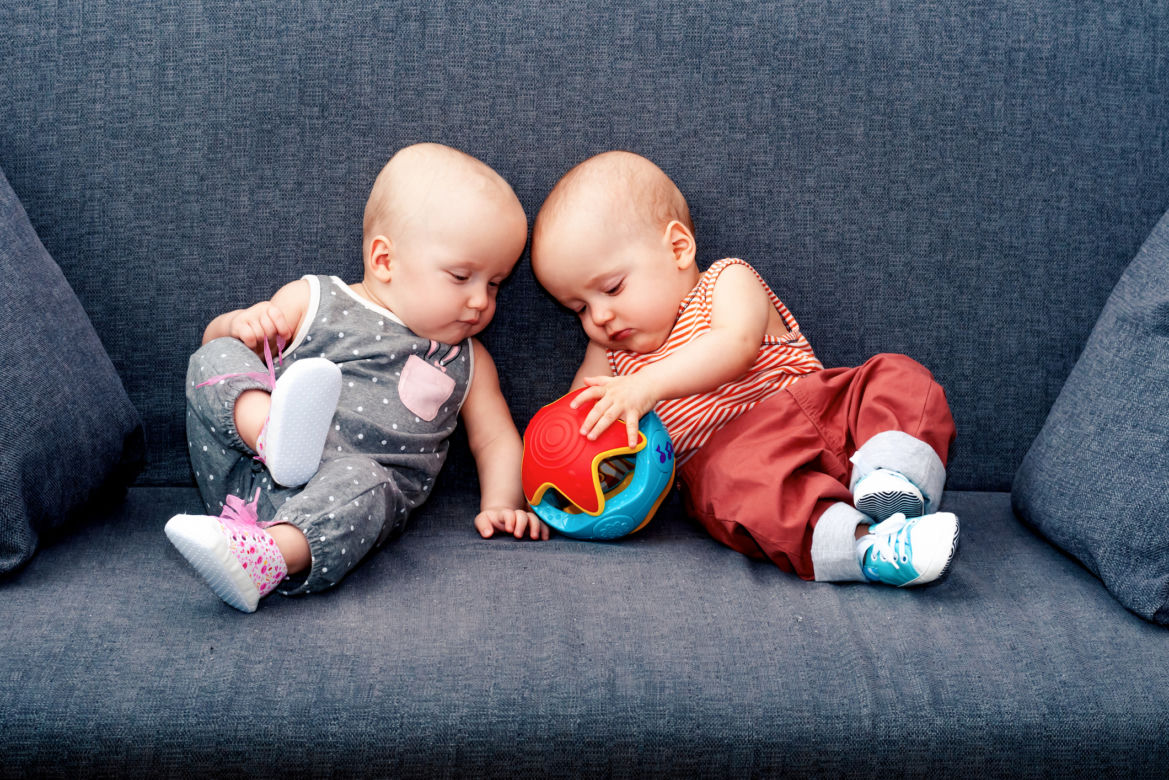 Oliwia i Amelia – lekkie, dziewczęce, harmonijnie brzmiące.