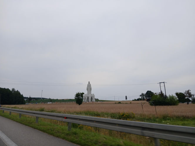 Gigantyczna figura prawie gotowy! 55-metrowa Maryja już przyciąga tłumy. "Robi wrażenie"