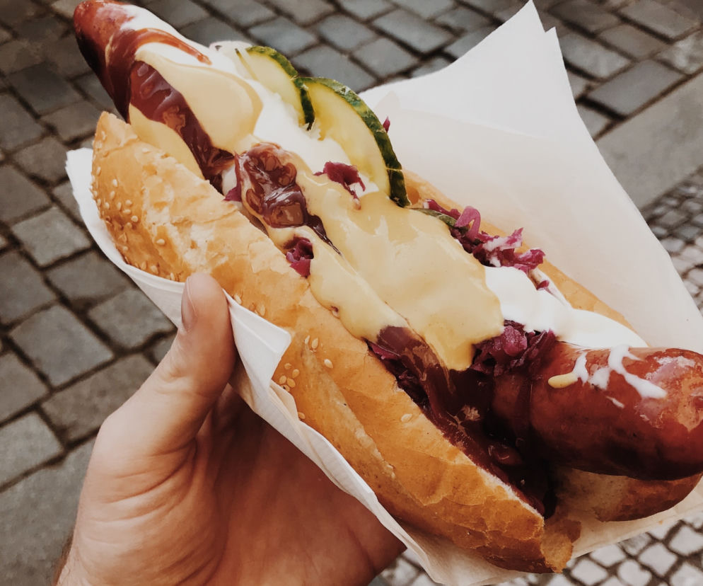 Ełk: Kupił na stacji paliw hot doga, ale sos czosnkowy ukradł. Interweniowała policja