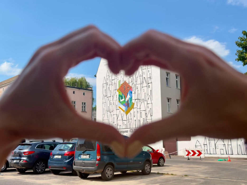 Hospicjum "Kolory" i ich mural na kamienicy w Lesznie