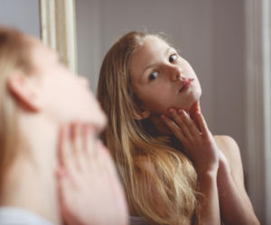 Body checking to nowa obsesja w sieci. Jak ją rozpoznać u dziecka?