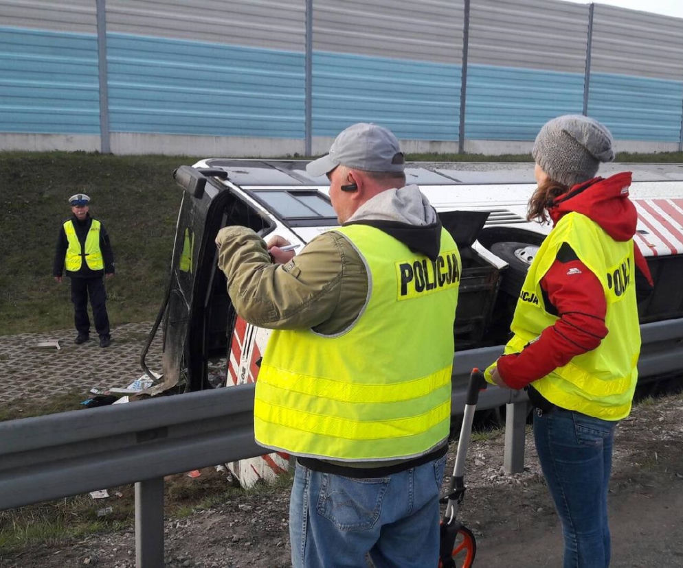 Wypadek autokaru na autostradzie A2 między Łodzią a Łowiczem