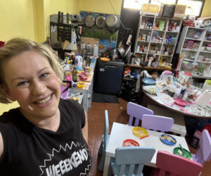 Tak żyje rodzina pięcioraczków w Tajlandii. Internauci rzucili się na Dominikę Clarke. Zarzucają jedno