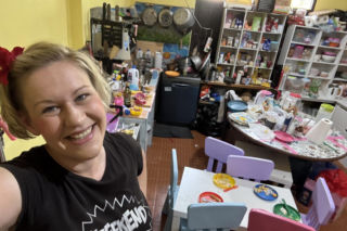 Tak żyje rodzina pięcioraczków w Tajlandii. Internauci rzucili się na Dominikę Clarke. Zarzucają jedno