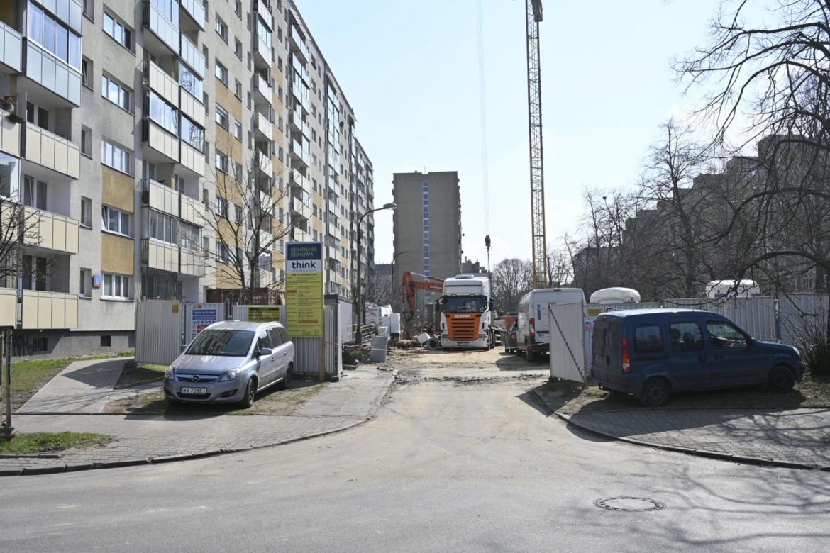 Deweloper buduje apartamentowiec tuż pod ich oknami. „Ten blok zasłoni nam świat”