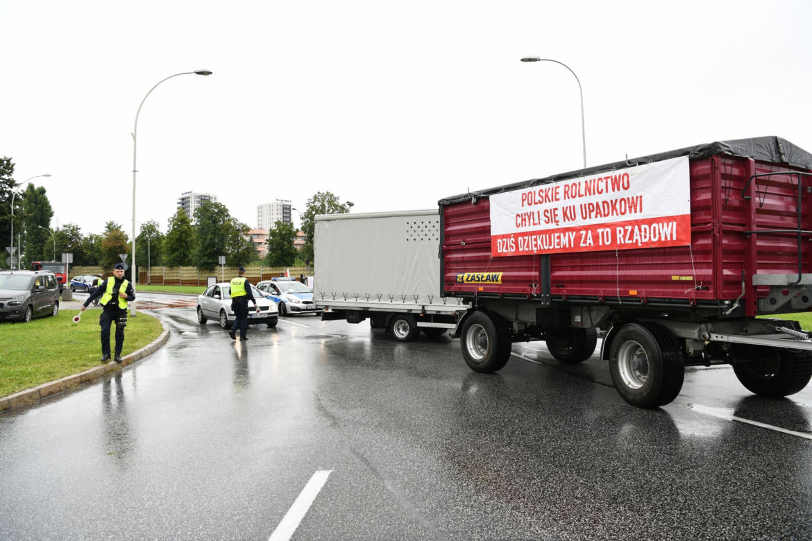 Wściekli rolnicy wyszli na drogi