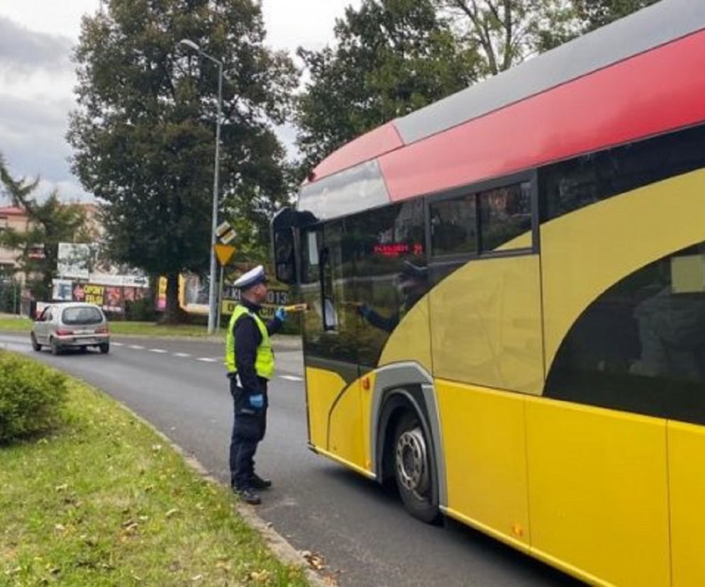Skandal w Babicach. Totalnie pijany kierowca wiózł dzieci do szkoły