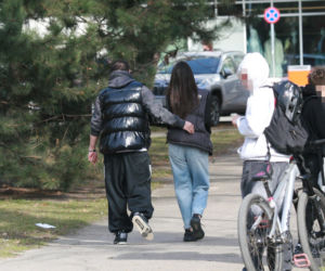 Michał Koterski z dziewczyną na spacerze