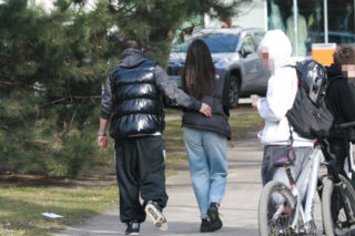 Michał Koterski z dziewczyną na spacerze