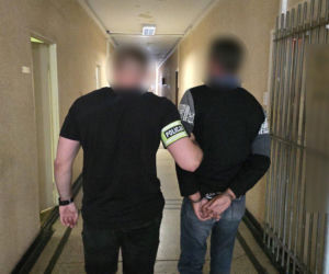 Przyjechał do firmy na rozładunek. Chwilę później został zakuty w kajdanki