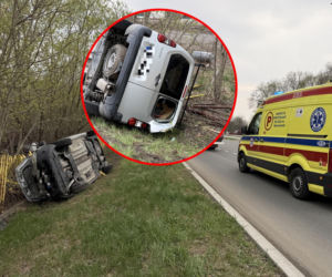 Dachowanie Citroena pod Warszawą. Pijany kierowca zostawił rannego pasażera i uciekł