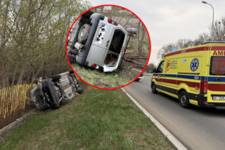 Dachowanie Citroena pod Warszawą. Pijany kierowca zostawił rannego pasażera i uciekł