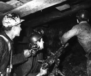 Przeżył pod zwałami węgla pijąc własny mocz