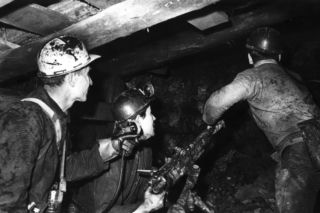 Przeżył pod zwałami węgla pijąc własny mocz