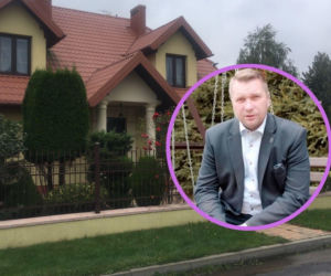 W takich warunkach mieszka Czarnek. Tak dom wygląda w środku: kominek, rzeźby i wejścia typu łuk