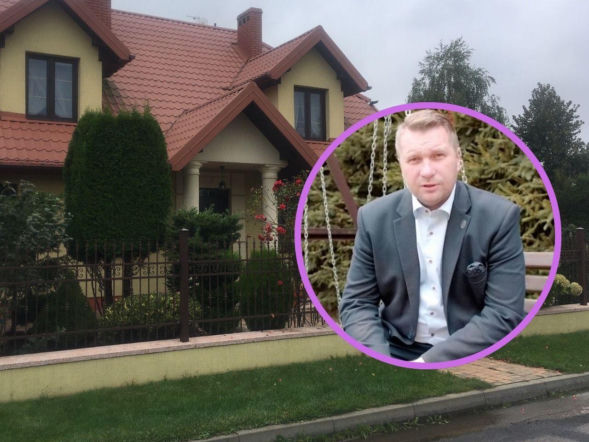 W takich warunkach mieszka Czarnek. Tak dom wygląda w środku: kominek, rzeźby i wejścia typu łuk