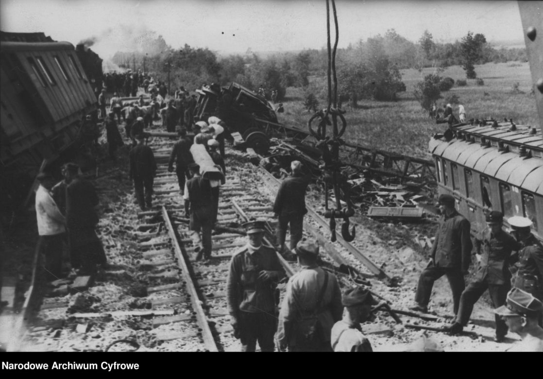 Katastrofa kolejowa w miejscowości Baciuty na trasie Łapy - Białystok, 1931 r.