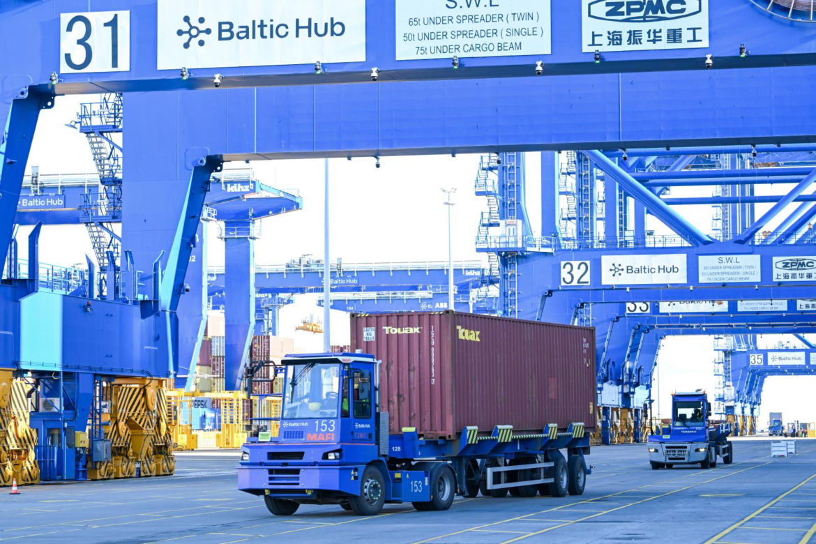 Przełom w transporcie morskim! Kontenerowiec z Chin dotarł do Gdańska szlakiem arktycznym