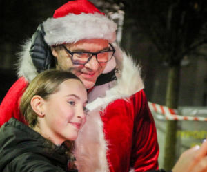 Tłumy mieszkańców w Sosnowcu. Tomasz Karolak Świętym Mikołajem. Mamy zdjęcia