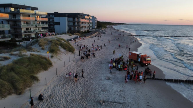 Bałtyk bywa bezlitosny! Na plaży w Dziwnowie topiło się siedem osób, jedna wymagała hospitalizacji