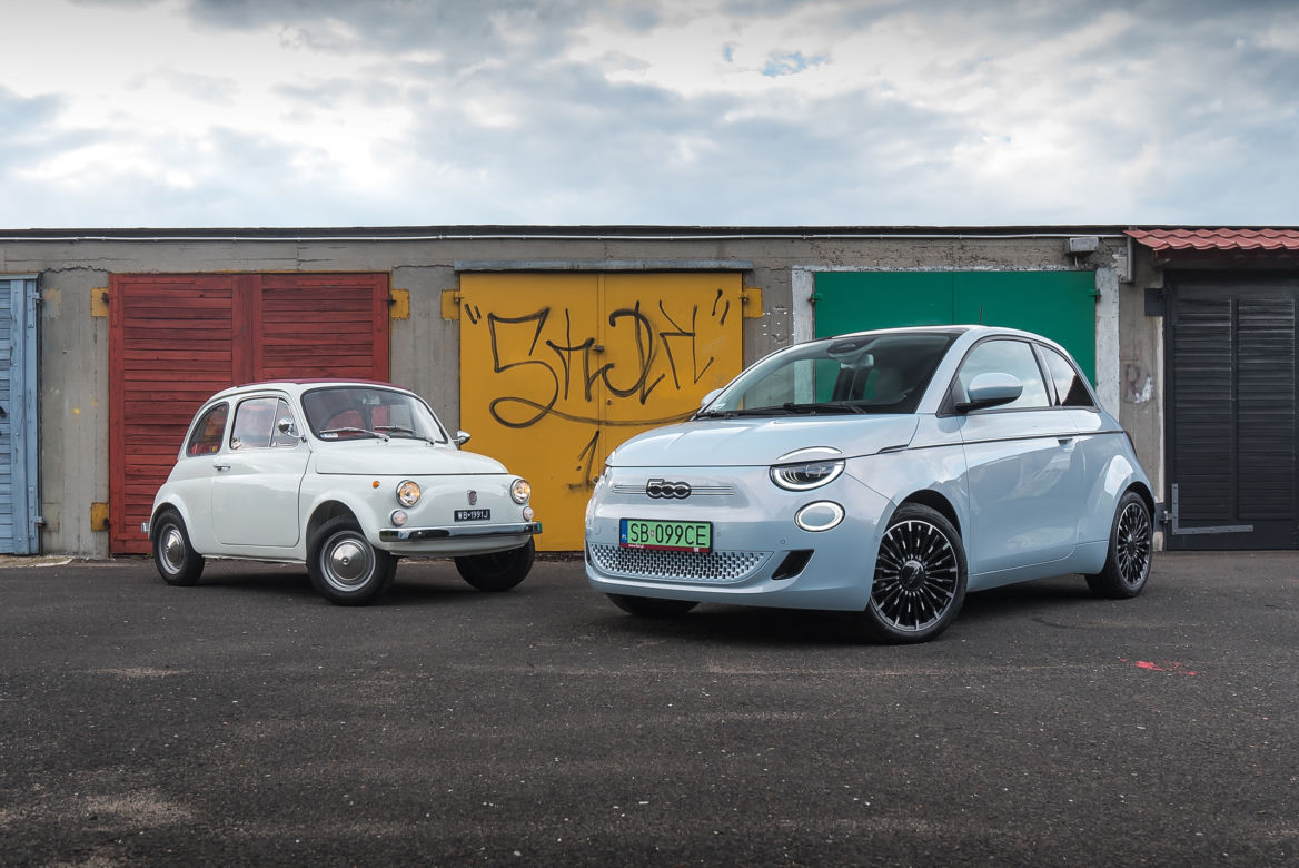 Elektryczny Fiat 500e i klasyczny Fiat 500